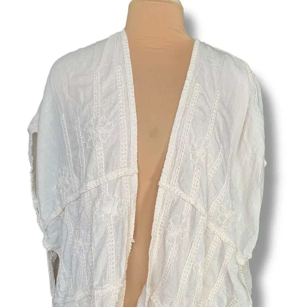 Chico’s White Embroidered Boho Floral Kimono‎ Open Front Drape Cardigan One Size